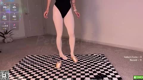 Snapshot of petitebrat chatting on October 31, 2025, 8:54 pm PiperAvery online show from October 31, 2025, 8:54 pm