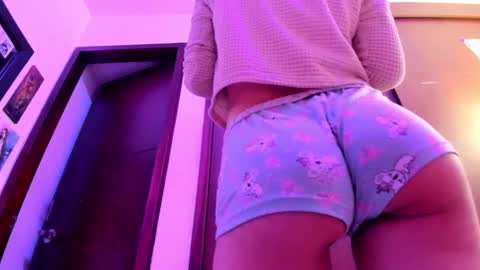 Lunna online show from March 3, 2025, 3:52 am