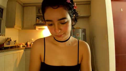 Snapshot of petitee_lunna chatting on March 31, 2026, 1:29 am Lunna online show from March 31, 2026, 1:29 am