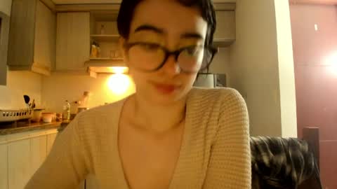 Snapshot of petitee_lunna chatting on April 6, 2026, 1:25 am Lunna online show from April 6, 2026, 1:25 am