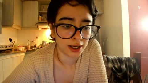 Snapshot of petitee_lunna chatting on April 6, 2026, 4:46 am Lunna online show from April 6, 2026, 4:46 am