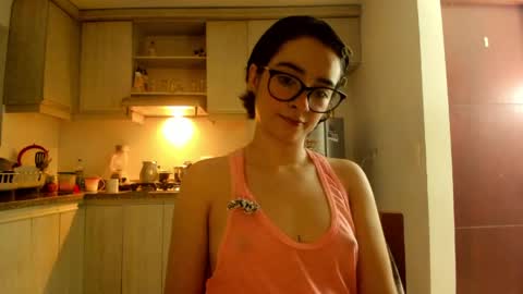 Snapshot of petitee_lunna chatting on April 10, 2026, 1:55 am Lunna online show from April 10, 2026, 1:55 am