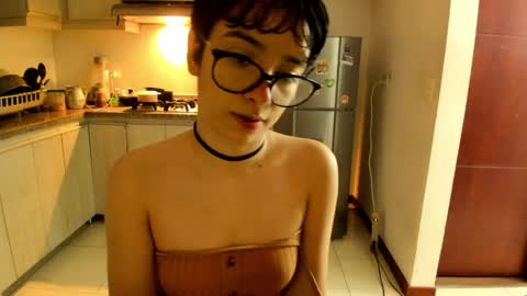 Snapshot of petitee_lunna chatting on May 29, 2026, 4:43 am Lunna online show from May 29, 2026, 4:43 am
