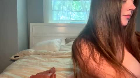 Bella online show from June 4, 2026, 6:36 pm