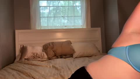 Bella online show from July 3, 2026, 8:59 pm