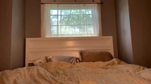 Bella online show from July 11, 2026, 10:33 pm