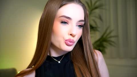 Petitegonwiild online show from October 10, 2025, 10:09 pm