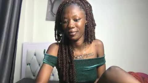 Snapshot of petitehoneyy chatting on May 27, 2026, 9:45 pm petitehoneyy online show from May 27, 2026, 9:45 pm