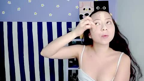 Snapshot of petiteivoryqueen chatting on April 13, 2026, 4:40 am danna online show from April 13, 2026, 4:40 am