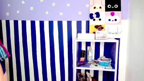 Snapshot of petiteivoryqueen chatting on April 17, 2026, 5:43 am danna online show from April 17, 2026, 5:43 am