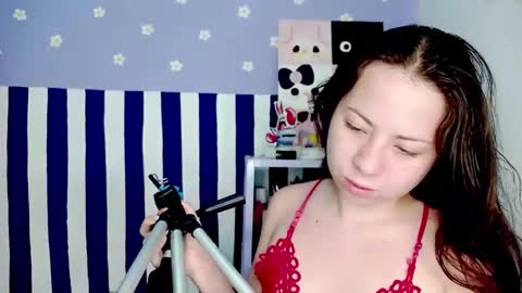 Snapshot of petiteivoryqueen chatting on April 22, 2026, 5:54 am danna online show from April 22, 2026, 5:54 am
