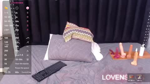 Snapshot of petitelittleebony chatting on December 28, 2024, 2:33 am little sharon online show from December 28, 2024, 2:33 am