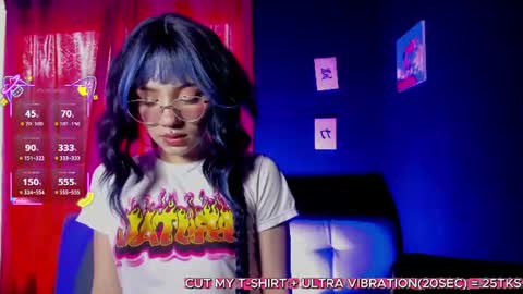 Snapshot of petitemila_ chatting on June 9, 2026, 6:41 pm Mila online show from June 9, 2026, 6:41 pm