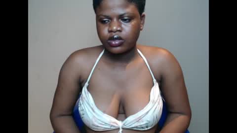 Snapshot of petitexebony1 chatting on July 21, 2026, 12:57 am Call Me KiKi online show from July 21, 2026, 12:57 am