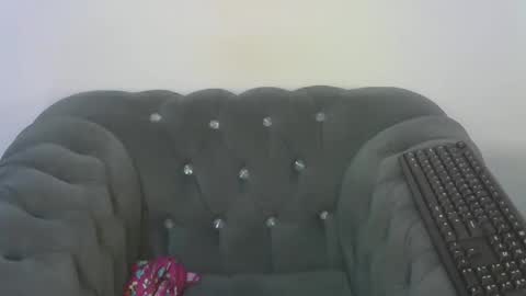 petitpearl online show from February 17, 2025, 9:24 am