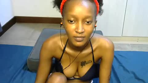 petitpearl online show from March 4, 2025, 9:11 pm