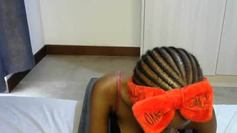 petitpearl online show from March 10, 2025, 12:37 pm