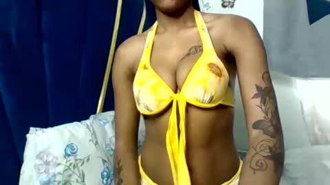 Snapshot of pettite_babe chatting on December 18, 2024, 4:53 am Arielle online show from December 18, 2024, 4:53 am