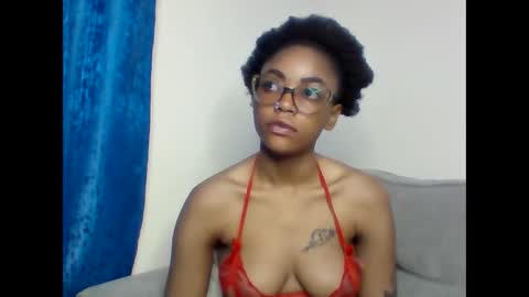 Snapshot of pettite_babe chatting on November 15, 2025, 3:04 am Arielle online show from November 15, 2025, 3:04 am