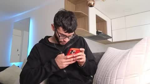 phantom_bigger1 online show from December 3, 2025, 1:53 pm