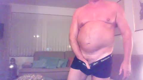 Snapshot of phil279 chatting on October 22, 2025, 6:29 pm Phil online show from October 22, 2025, 6:29 pm