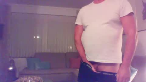 Snapshot of phil279 chatting on November 4, 2025, 7:24 pm Phil online show from November 4, 2025, 7:24 pm