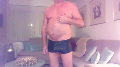 Snapshot of phil279 chatting on November 16, 2025, 5:29 pm Phil online show from November 16, 2025, 5:29 pm