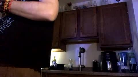 Snapshot of phildoesart chatting on December 31, 2024, 4:06 am Phil online show from December 31, 2024, 4:06 am