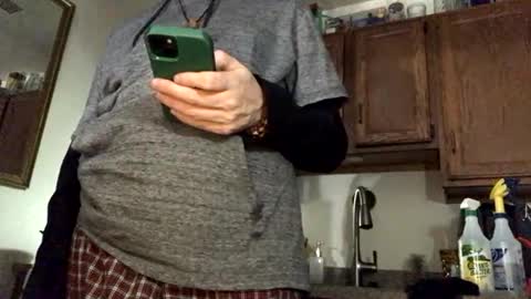 Snapshot of phildoesart chatting on November 18, 2025, 4:17 am Phil online show from November 18, 2025, 4:17 am