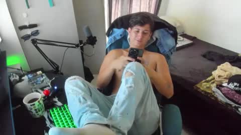 Snapshot of philip_dj chatting on February 17, 2026, 12:01 pm philip_dj online show from February 17, 2026, 12:01 pm