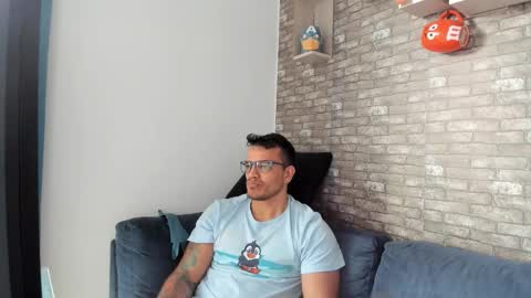 Snapshot of philipe_inzagui chatting on October 16, 2025, 9:27 pm Philipe online show from October 16, 2025, 9:27 pm