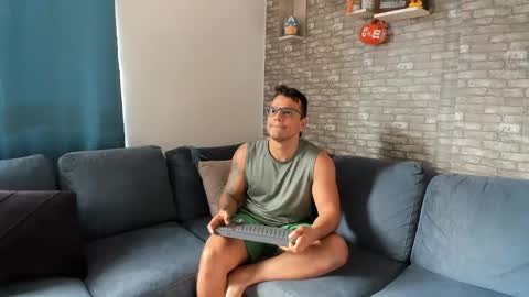 Snapshot of philipe_inzagui chatting on October 27, 2025, 8:57 pm Philipe online show from October 27, 2025, 8:57 pm