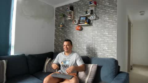 Snapshot of philipe_inzagui chatting on February 9, 2026, 8:35 pm Philipe online show from February 9, 2026, 8:35 pm