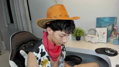 Snapshot of philipe_moonlight_ chatting on November 1, 2025, 2:02 am Phil. INDEPENDENT MODEL online show from November 1, 2025, 2:02 am