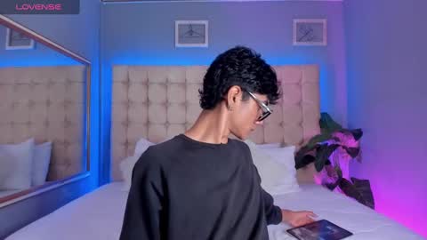 Phillip online show from September 22, 2025, 9:28 pm