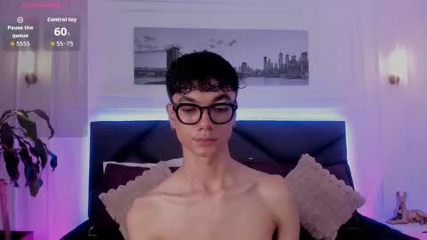 Phillip online show from November 1, 2025, 10:23 pm