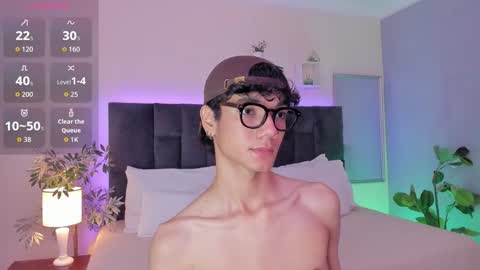 Snapshot of phillicious_ chatting on December 19, 2025, 11:23 pm Phillip online show from December 19, 2025, 11:23 pm