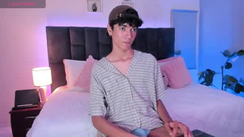 Snapshot of phillicious_ chatting on May 28, 2026, 11:24 pm Phillip online show from May 28, 2026, 11:24 pm