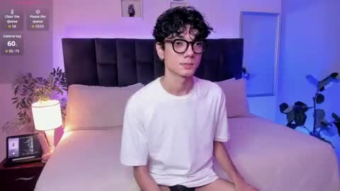 Snapshot of phillicious_ chatting on June 9, 2026, 9:59 pm Phillip online show from June 9, 2026, 9:59 pm