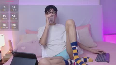 Snapshot of phillicious_ chatting on July 6, 2026, 8:55 pm Phillip online show from July 6, 2026, 8:55 pm