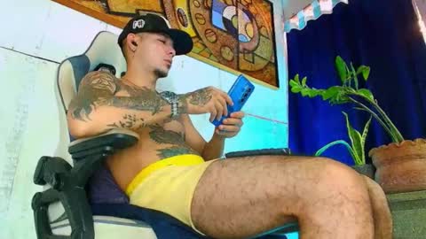 Snapshot of phlilloyhighclouds chatting on October 26, 2025, 12:44 pm phlilloyhighclouds online show from October 26, 2025, 12:44 pm