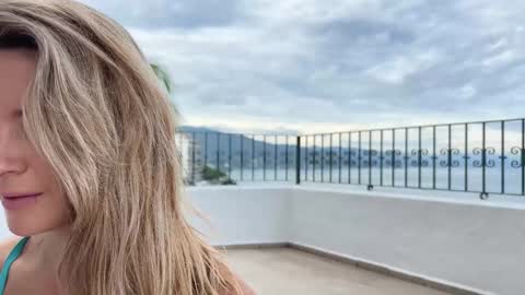 PHOENIX TAYLOR online show from October 6, 2025, 2:47 pm