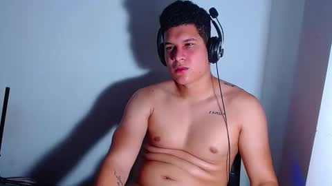 Snapshot of phoenixgnz08 chatting on January 11, 2025, 2:04 pm AdnierGnz online show from January 11, 2025, 2:04 pm