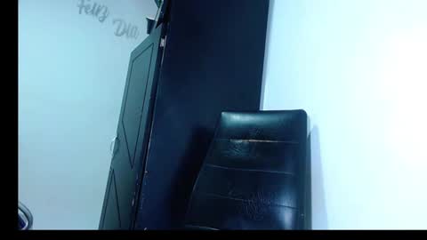 Snapshot of phoenixgnz08 chatting on March 3, 2025, 2:26 pm AdnierGnz online show from March 3, 2025, 2:26 pm