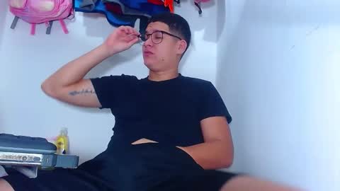 Snapshot of phoenixgnz08 chatting on September 27, 2025, 9:58 am AdnierGnz online show from September 27, 2025, 9:58 am