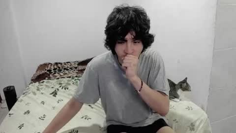 picaszomilos350 online show from November 16, 2025, 11:05 am