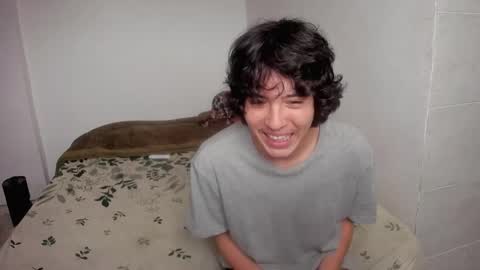 picaszomilos350 online show from November 18, 2025, 12:09 pm