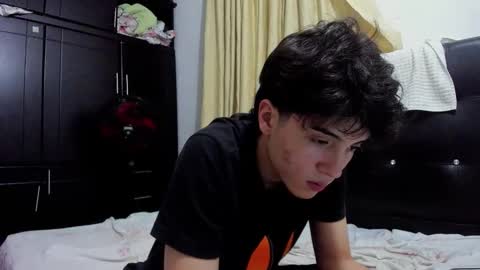 picaszomilos350 online show from February 4, 2026, 4:18 am