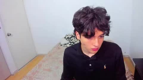 picaszomilos350 online show from March 11, 2026, 7:36 am