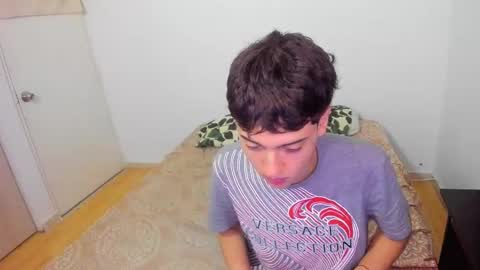 picaszomilos350 online show from March 15, 2026, 7:03 am